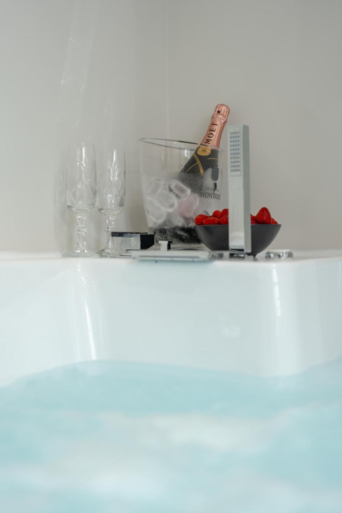 Derouse Othon Suite With Hydromassage Jacuzzi Atenas Exterior foto